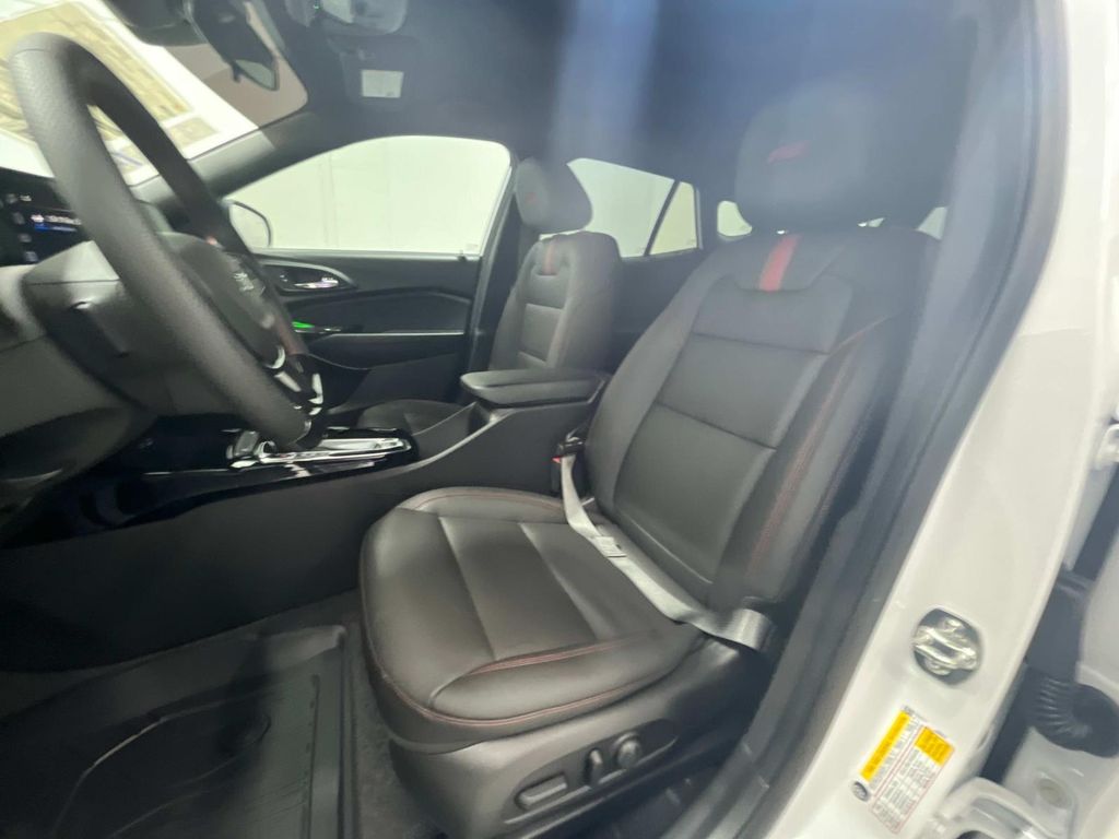 new 2025 Chevrolet Trax car, priced at $25,500