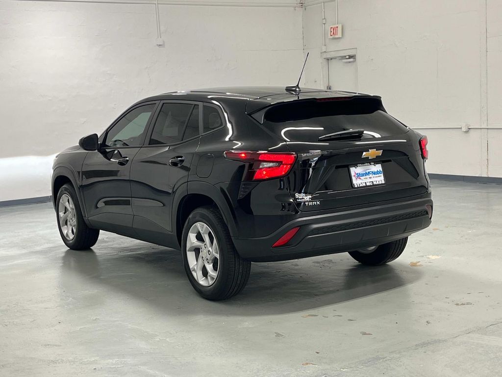 new 2025 Chevrolet Trax car, priced at $22,999