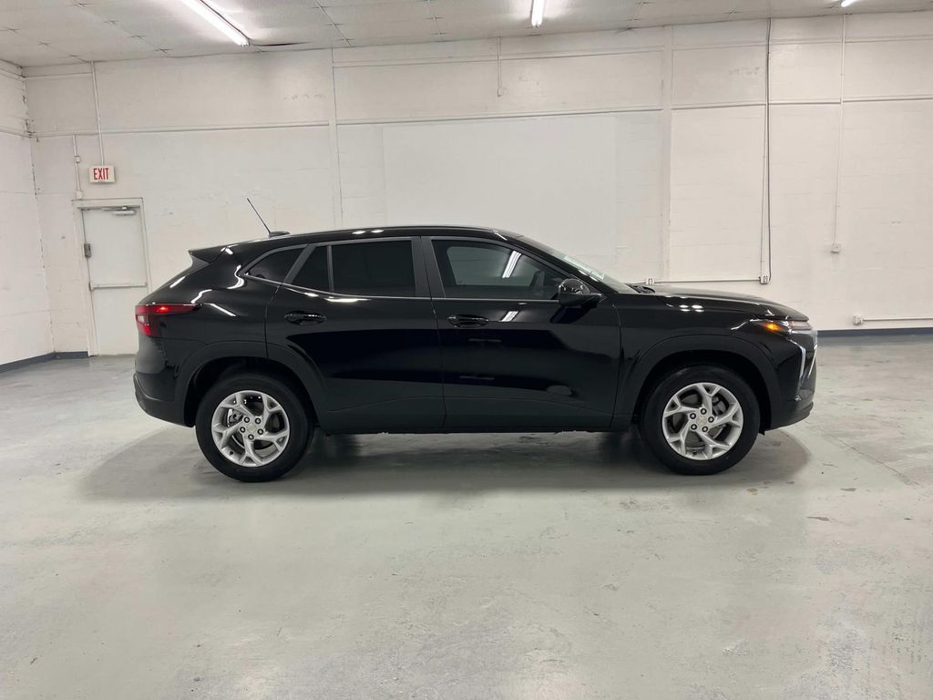 new 2025 Chevrolet Trax car, priced at $22,999