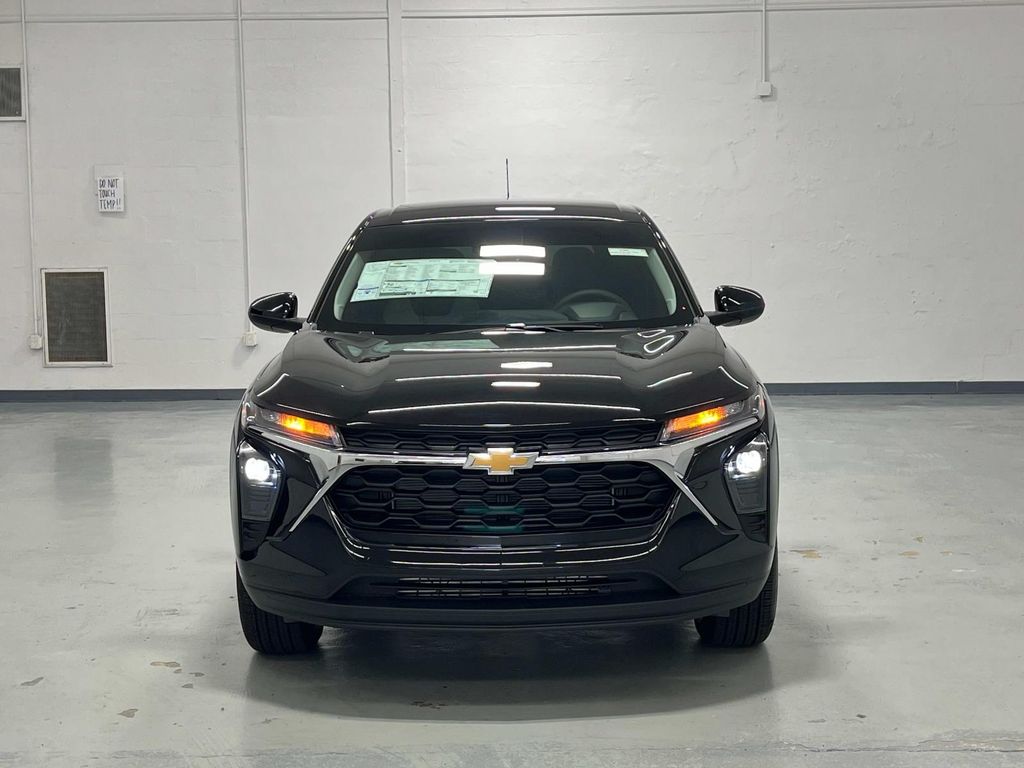 new 2025 Chevrolet Trax car, priced at $22,999