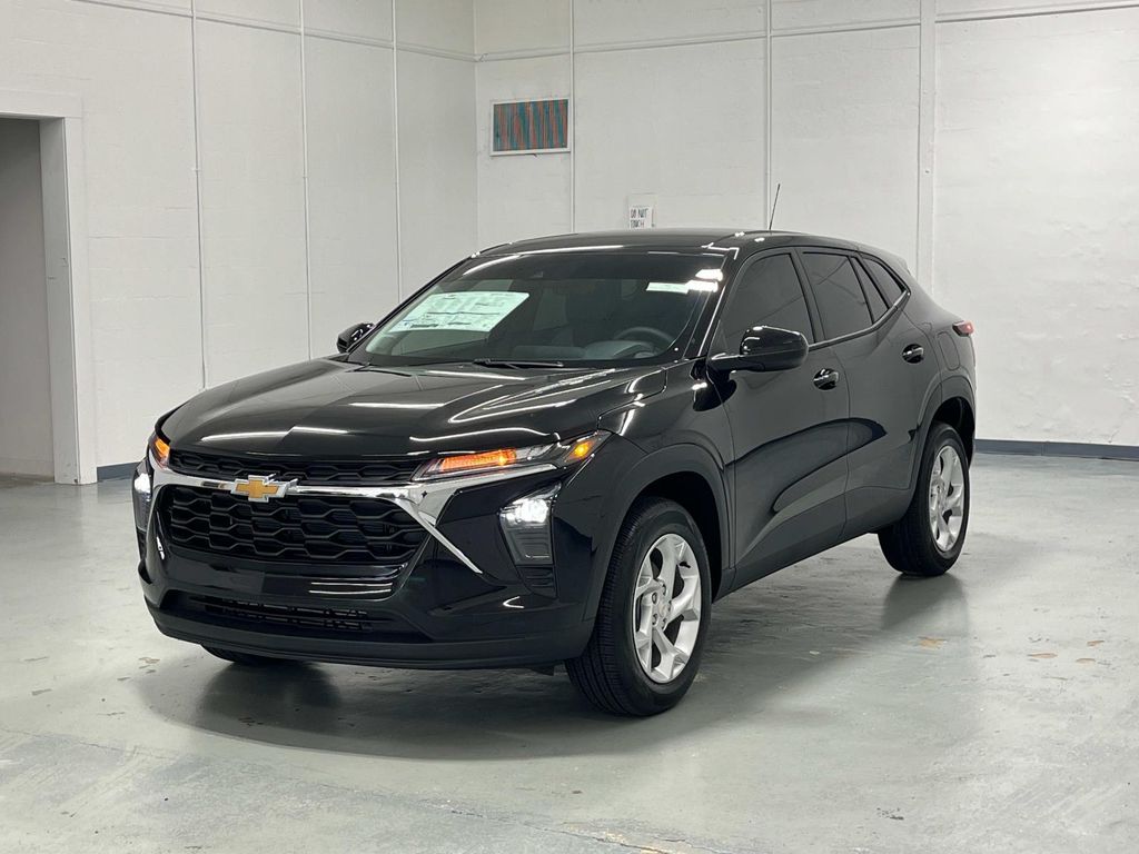 new 2025 Chevrolet Trax car, priced at $22,999