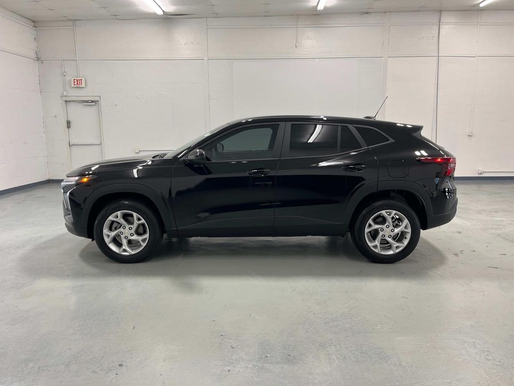 new 2025 Chevrolet Trax car, priced at $22,999