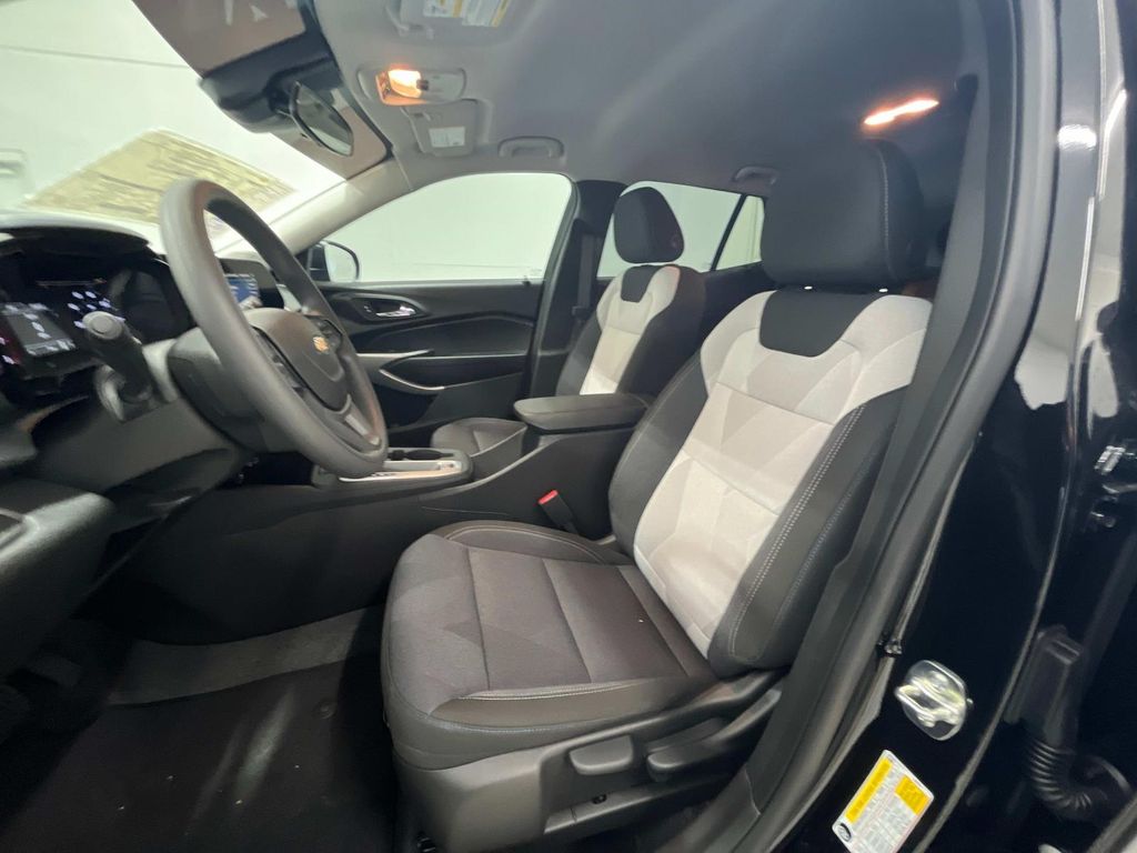 new 2025 Chevrolet Trax car, priced at $22,999