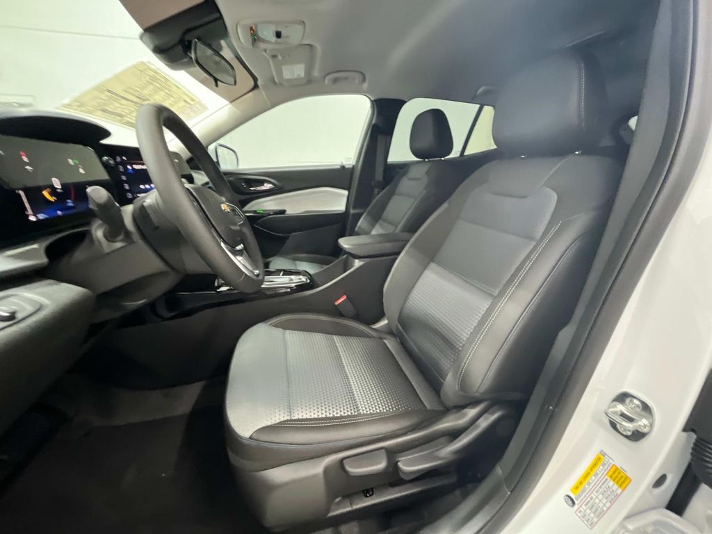 new 2025 Chevrolet Trax car, priced at $24,785