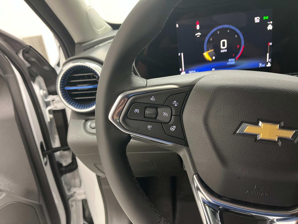 new 2025 Chevrolet Trax car, priced at $24,785