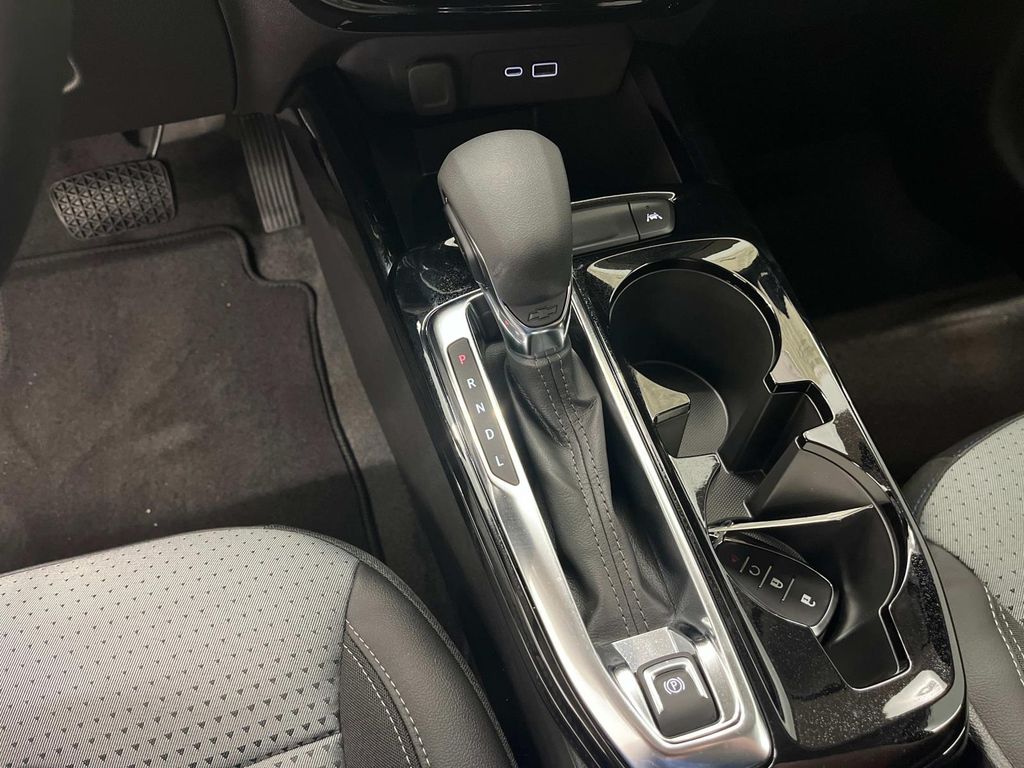 new 2025 Chevrolet Trax car, priced at $24,785