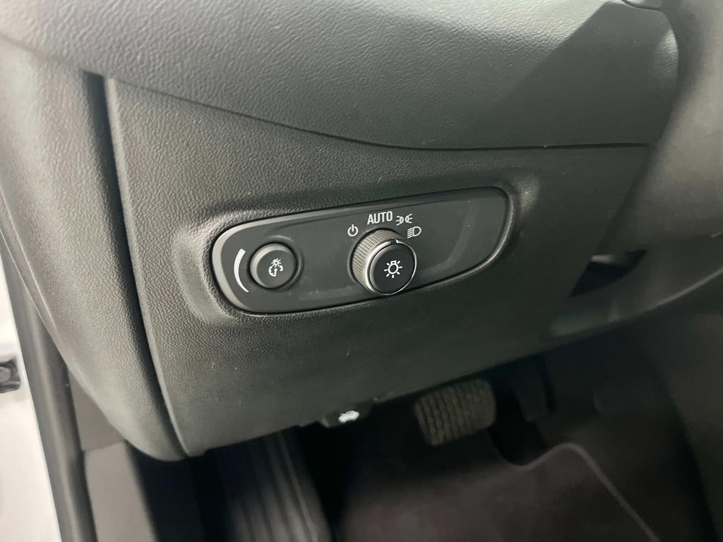 used 2022 Chevrolet Equinox car, priced at $25,989