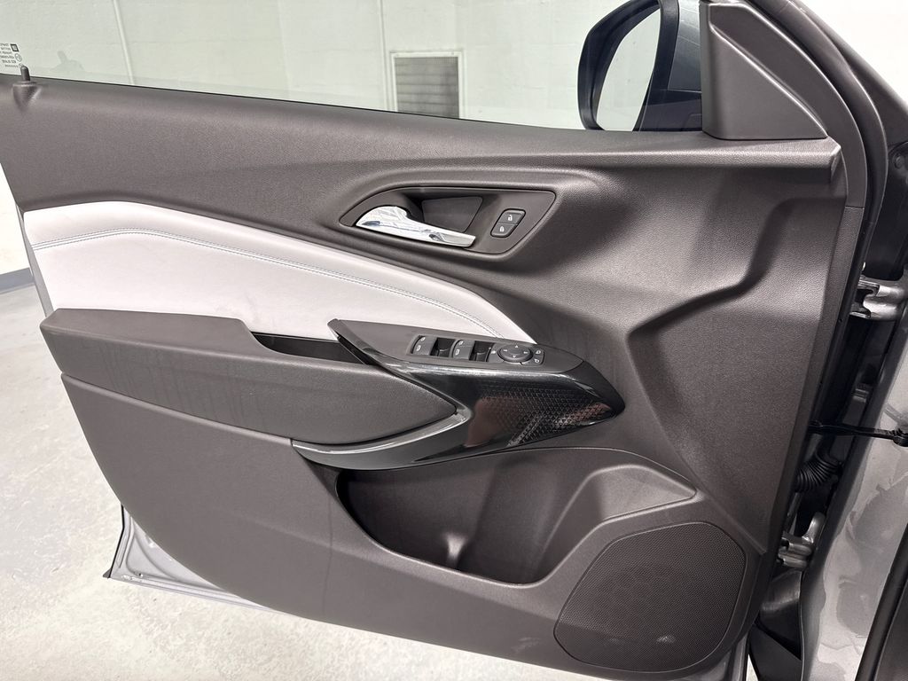 new 2025 Chevrolet Trax car, priced at $24,936
