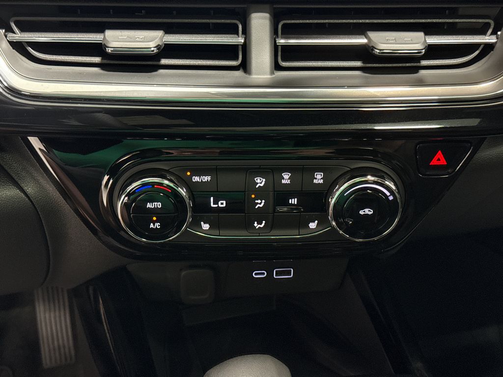 new 2025 Chevrolet Trax car, priced at $26,958