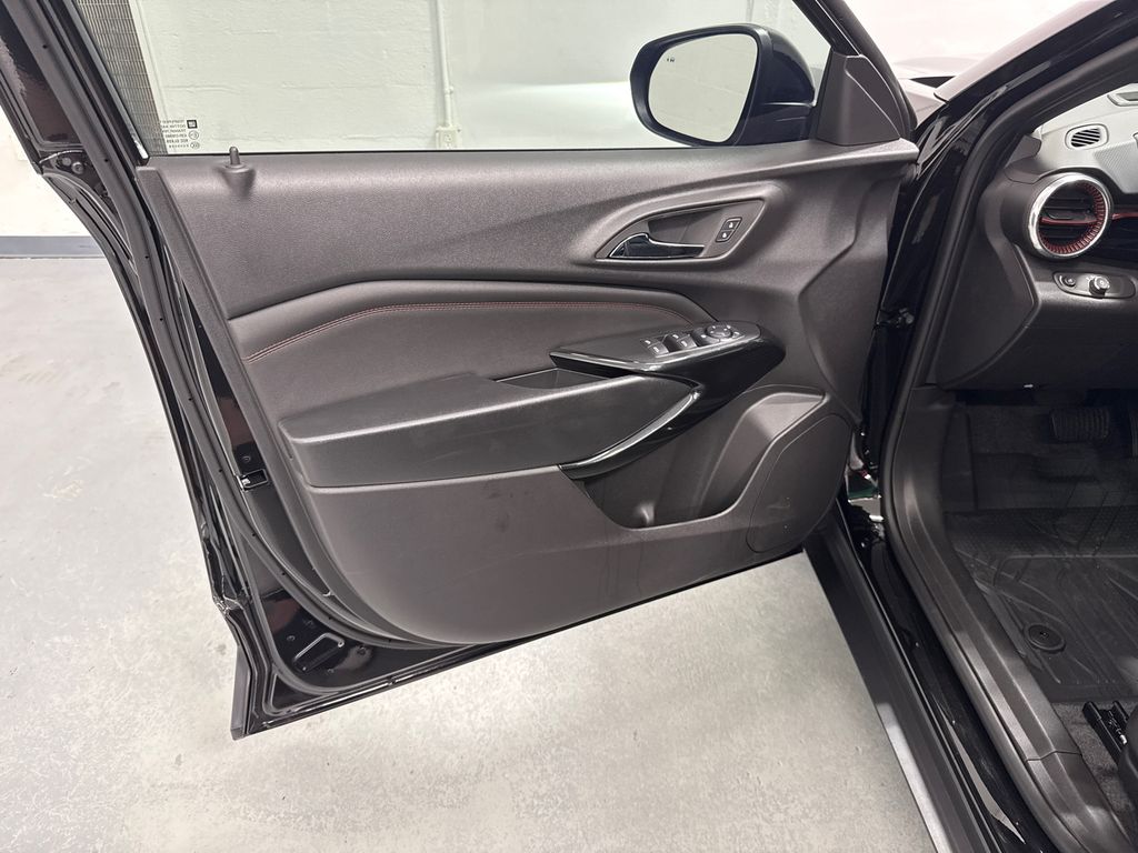 new 2025 Chevrolet Trax car, priced at $26,958