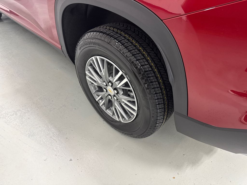 new 2026 Chevrolet Traverse car, priced at $43,215