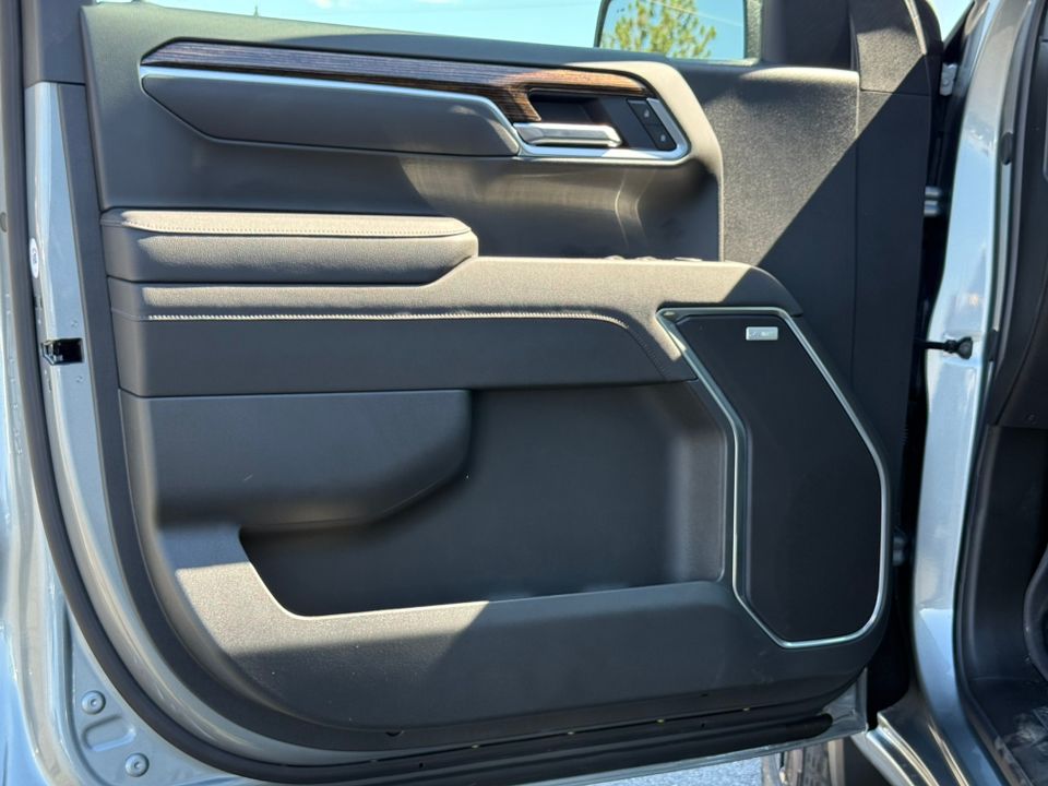 new 2025 GMC Sierra car